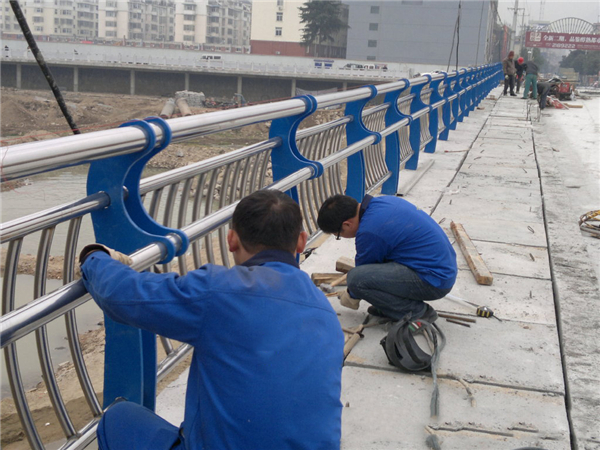 和平不锈钢河道护栏的特性及其在城市景观中的应用