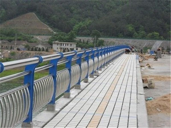 和平不锈钢桥梁护栏是一种什么材质的护栏